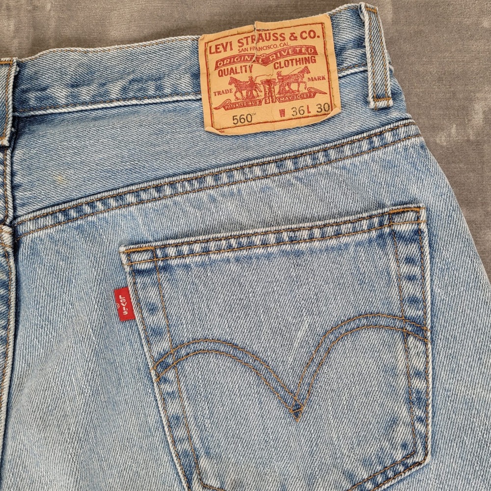 Levis 560 Y2K Vintage Jeans Mens Actual Sz 36x29 Blue Light Wash Tapered Denim - Picture 3 of 9
